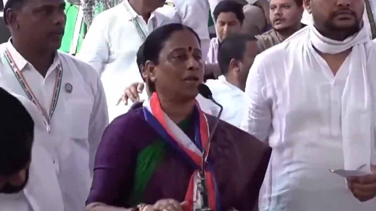 Konda Surekha | రాష్ట్రపతిని అవమానించిన మోదీ.. మంత్రి కొండా సురేఖ సంచలన వ్యాఖ్యలు Konda Surekha | రాష్ట్రపతిని అవమానించిన మోదీ.. మంత్రి కొండా సురేఖ సంచలన వ్యాఖ్యలు