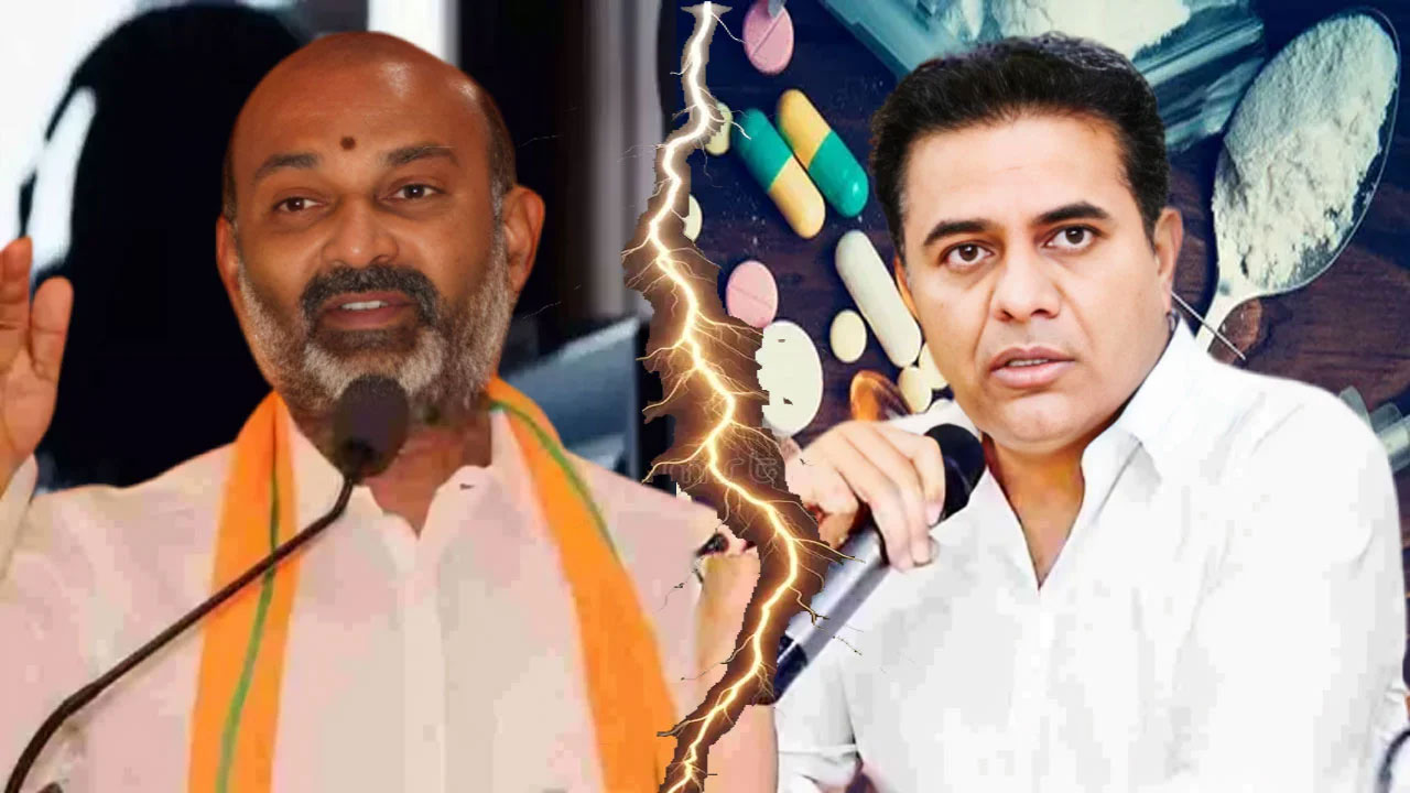 లీగల్ నోటీసులకు భయపడే ప్రసక్తేలేదు..కేటీఆర్కు బండి సంజయ్ కౌంటర్ లీగల్ నోటీసులకు భయపడే ప్రసక్తేలేదు..కేటీఆర్కు బండి సంజయ్ కౌంటర్