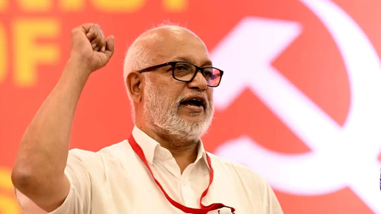 CPM MA Baby | ఆరెస్సెస్ను కీర్తించడం అమరుల స్మృతికి అగౌరవం : సీపీఎం ప్రధాన కార్యదర్శి ఎంఏ బేబీ CPM MA Baby | ఆరెస్సెస్ను కీర్తించడం అమరుల స్మృతికి అగౌరవం : సీపీఎం ప్రధాన కార్యదర్శి ఎంఏ బేబీ