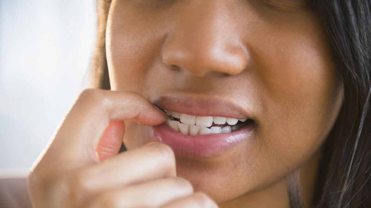 Nail Biting | గోళ్లు కొరికే అలవాటు ఉందా..? అప్పుల ఊబిలో చిక్కుకుపోయినట్టేనట..! Nail Biting | గోళ్లు కొరికే అలవాటు ఉందా..? అప్పుల ఊబిలో చిక్కుకుపోయినట్టేనట..!