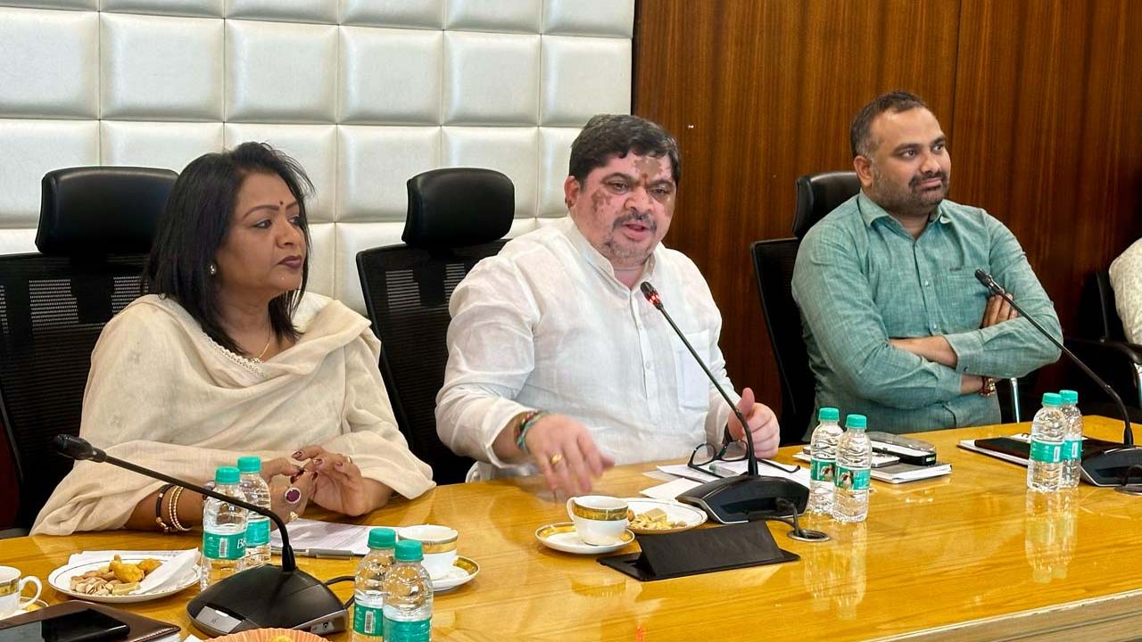 ప్రజలకు ఇబ్బందులు తలెత్తకుండా చూడాలి: మంత్రి పొన్నం ప్రజలకు ఇబ్బందులు తలెత్తకుండా చూడాలి: మంత్రి పొన్నం