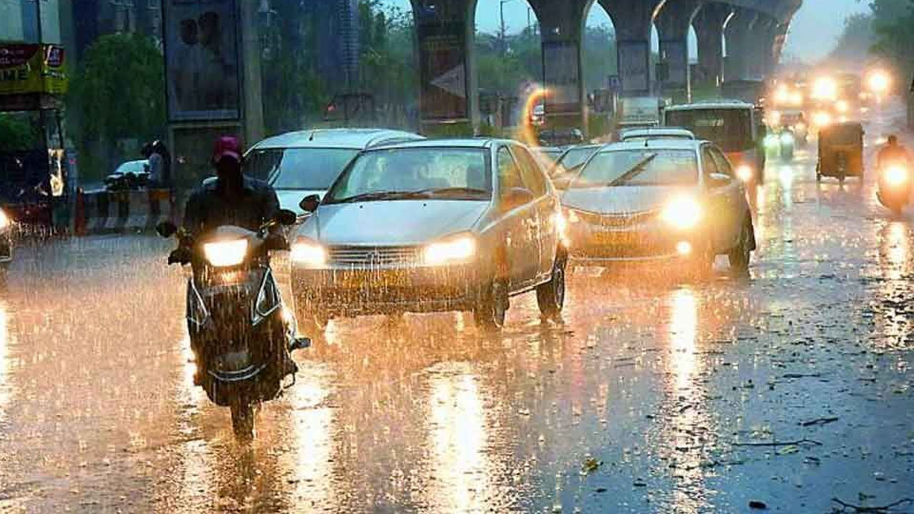 Heavy Rain | హైదరాబాద్లో దంచికొట్టిన వాన.. బేగంబజార్లో అత్యధికంగా 11.7 సెం.మీ. వర్షపాతం నమోదు Heavy Rain | హైదరాబాద్లో దంచికొట్టిన వాన.. బేగంబజార్లో అత్యధికంగా 11.7 సెం.మీ. వర్షపాతం నమోదు
