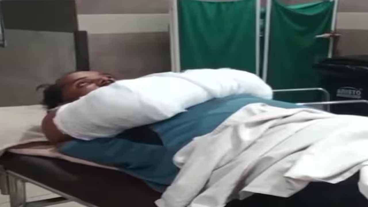 Murder Attempt | బతికుండగానే భర్తను పూడ్చిపెట్టేందుకు యత్నించిన భార్య Murder Attempt | బతికుండగానే భర్తను పూడ్చిపెట్టేందుకు యత్నించిన భార్య
