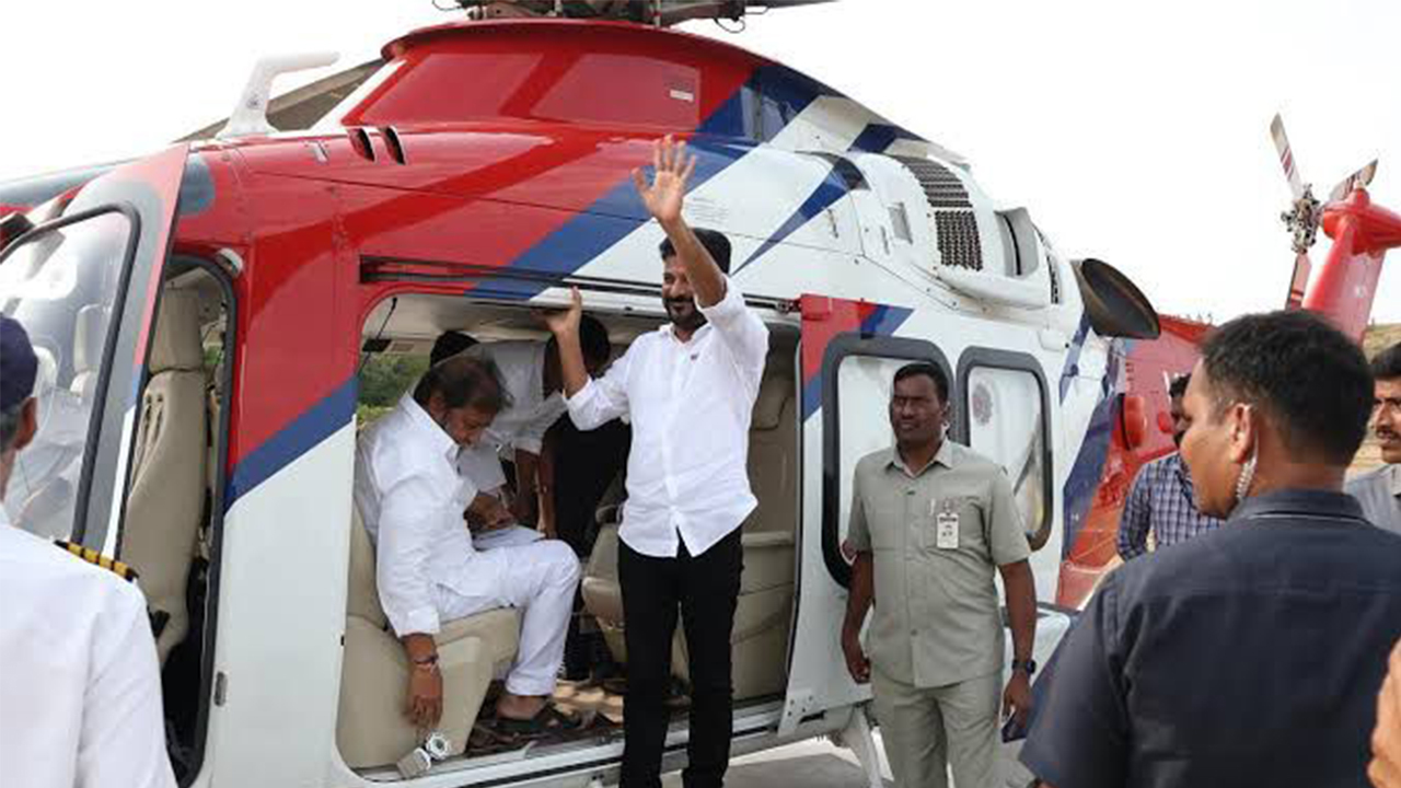 Telangana | తెలంగాణలో వరద రాజకీయాలు: సీఎం ఏరియల్ సర్వే..మంత్రులు, ప్రతిపక్ష నేతల క్షేత్ర పర్యటనలు Telangana | తెలంగాణలో వరద రాజకీయాలు: సీఎం ఏరియల్ సర్వే..మంత్రులు, ప్రతిపక్ష నేతల క్షేత్ర పర్యటనలు