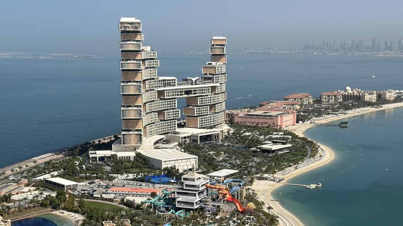 Atlantis The Royal | ఒక్క రాత్రికి రూ. 8.65 కోట్లు..! అంత ఖరీదు ఎందుకో తెలుసా..? Atlantis The Royal | ఒక్క రాత్రికి రూ. 8.65 కోట్లు..! అంత ఖరీదు ఎందుకో తెలుసా..?