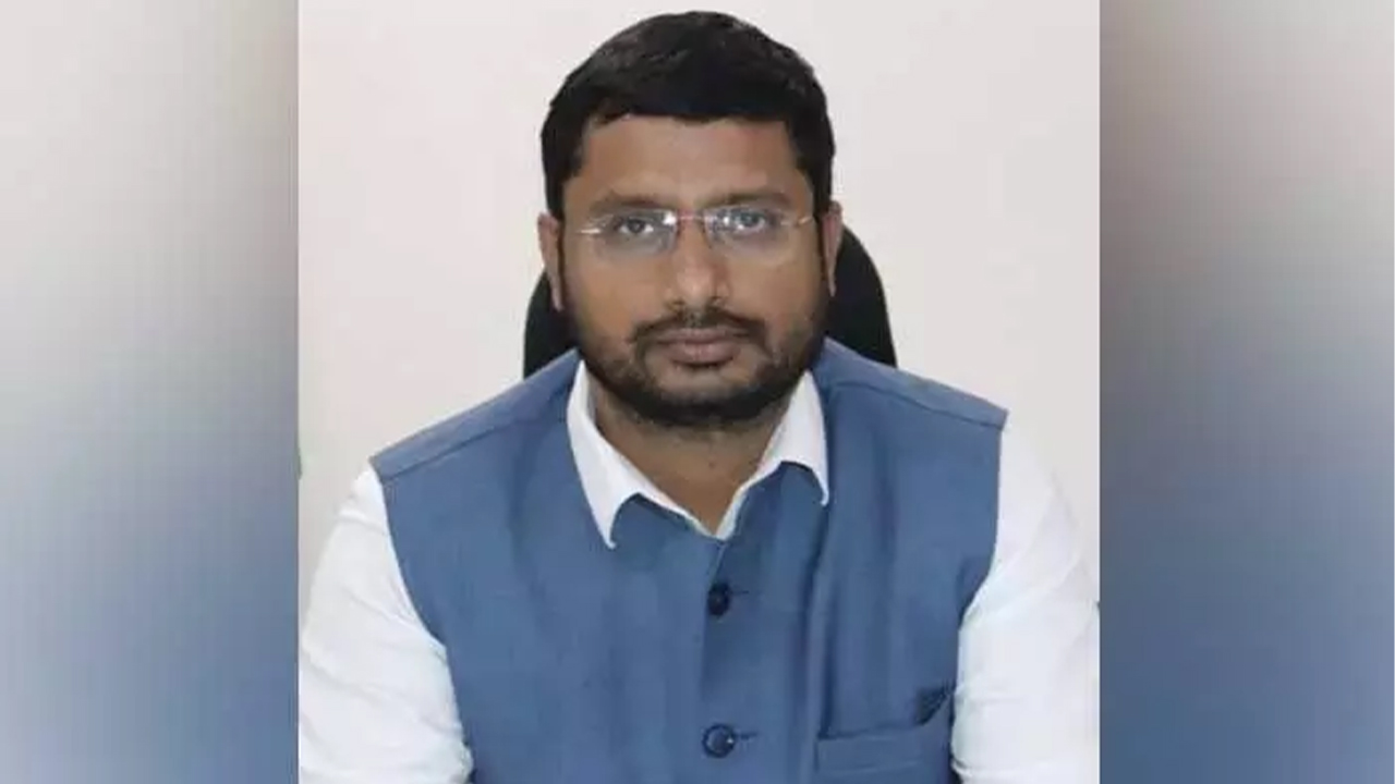 జనగామ కలెక్టర్ రిజ్వాన్ బాషా షేక్ : రైతు బీమా..కొండంత ధీమా జనగామ కలెక్టర్ రిజ్వాన్ బాషా షేక్ : రైతు బీమా..కొండంత ధీమా