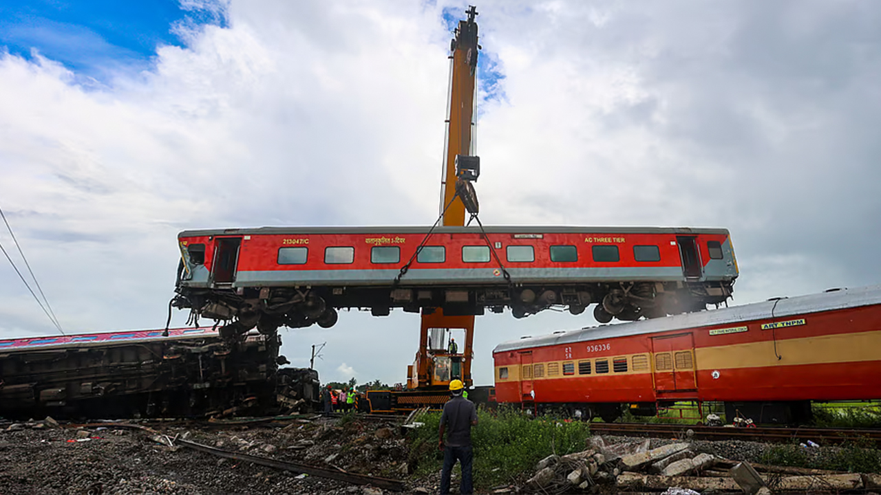 Bagmati Express Train Crash | ఆ రైలు ప్రమాదం ఒక కుట్ర..నివేదికలో వెల్లడి! Bagmati Express Train Crash | ఆ రైలు ప్రమాదం ఒక కుట్ర..నివేదికలో వెల్లడి!
