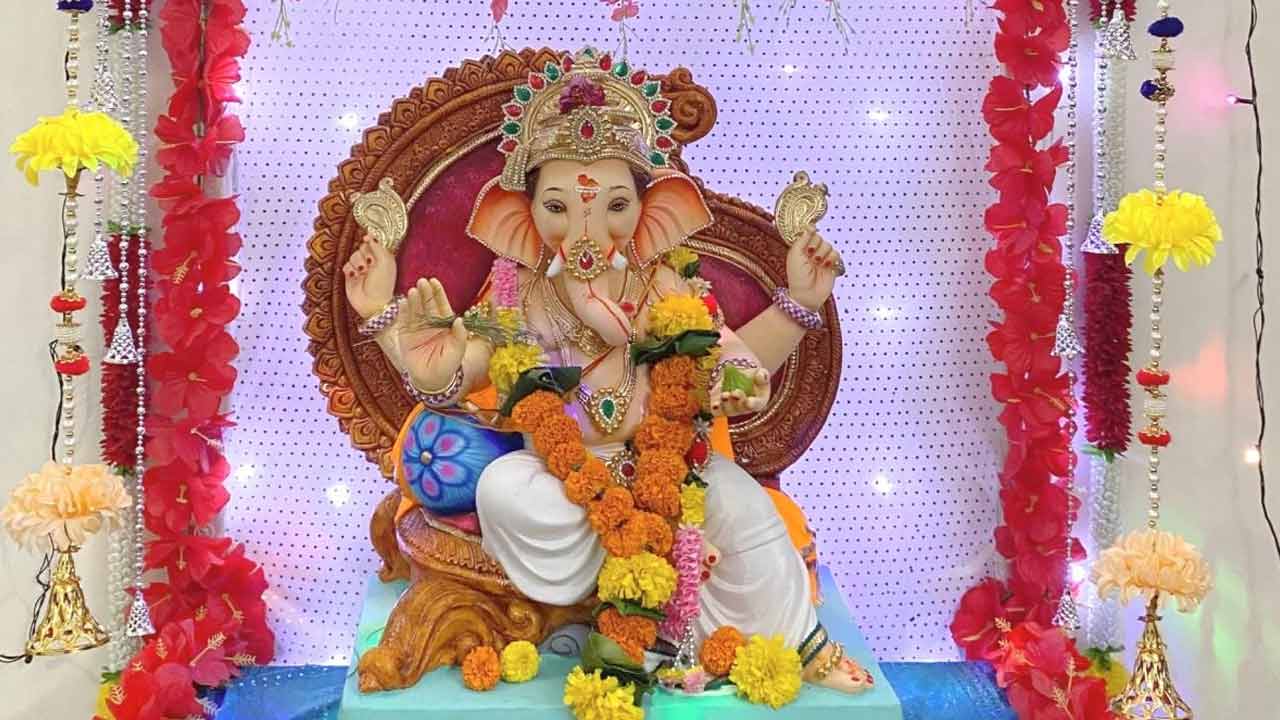 Vinayaka Chavithi | మీ ఇంట్లో వినాయక విగ్రహం పెడుతున్నారా..? అయితే ఈ రెండు దిశలు అసలు పనికిరావట.! జర జాగ్రత్త..!! Vinayaka Chavithi | మీ ఇంట్లో వినాయక విగ్రహం పెడుతున్నారా..? అయితే ఈ రెండు దిశలు అసలు పనికిరావట.! జర జాగ్రత్త..!!