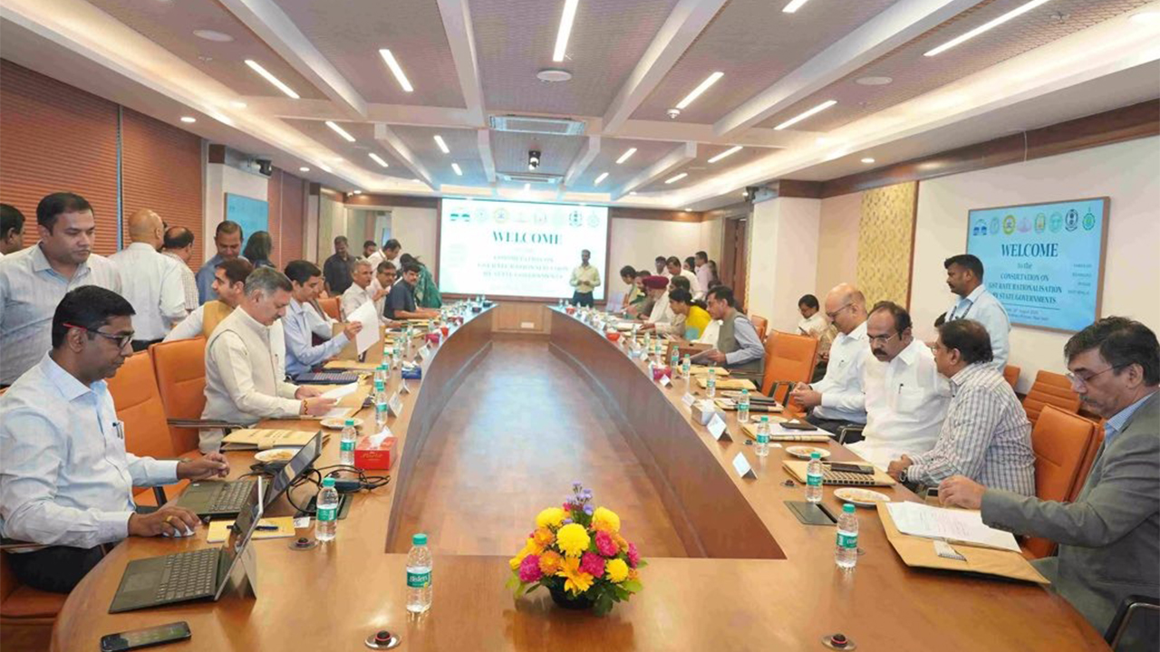 GST : జీఎస్టీ తగ్గింపులపై కౌన్సిల్ కీలక భేటీ! GST : జీఎస్టీ తగ్గింపులపై కౌన్సిల్ కీలక భేటీ!