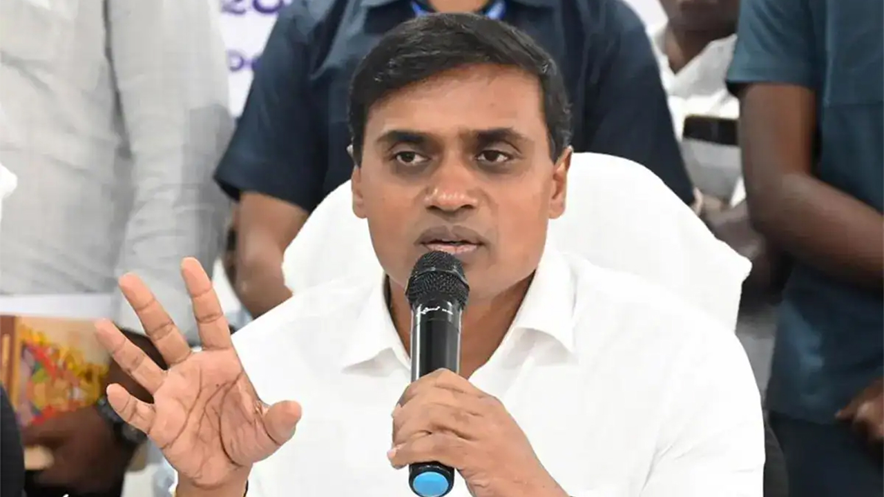 Mithun Reddy : ఎంపీ మిథున్ రెడ్డి సహా నలుగురికి మధ్యంతర బెయిల్ మంజూరు Mithun Reddy : ఎంపీ మిథున్ రెడ్డి సహా నలుగురికి మధ్యంతర బెయిల్ మంజూరు