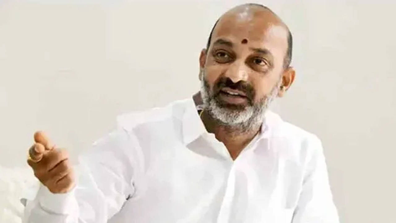 Bandi Sanjay : కాళేశ్వరం అవినీతి డైవర్ట్ చేయడానికే తెరపైకి కవిత అంశం Bandi Sanjay : కాళేశ్వరం అవినీతి డైవర్ట్ చేయడానికే తెరపైకి కవిత అంశం