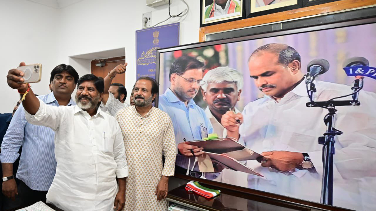 Bhatti Vikramarka : ప్రజా సమస్యలపై పోరాడే విధానాన్ని వైఎస్ఆర్ నుంచి నేర్చుకున్నా Bhatti Vikramarka : ప్రజా సమస్యలపై పోరాడే విధానాన్ని వైఎస్ఆర్ నుంచి నేర్చుకున్నా