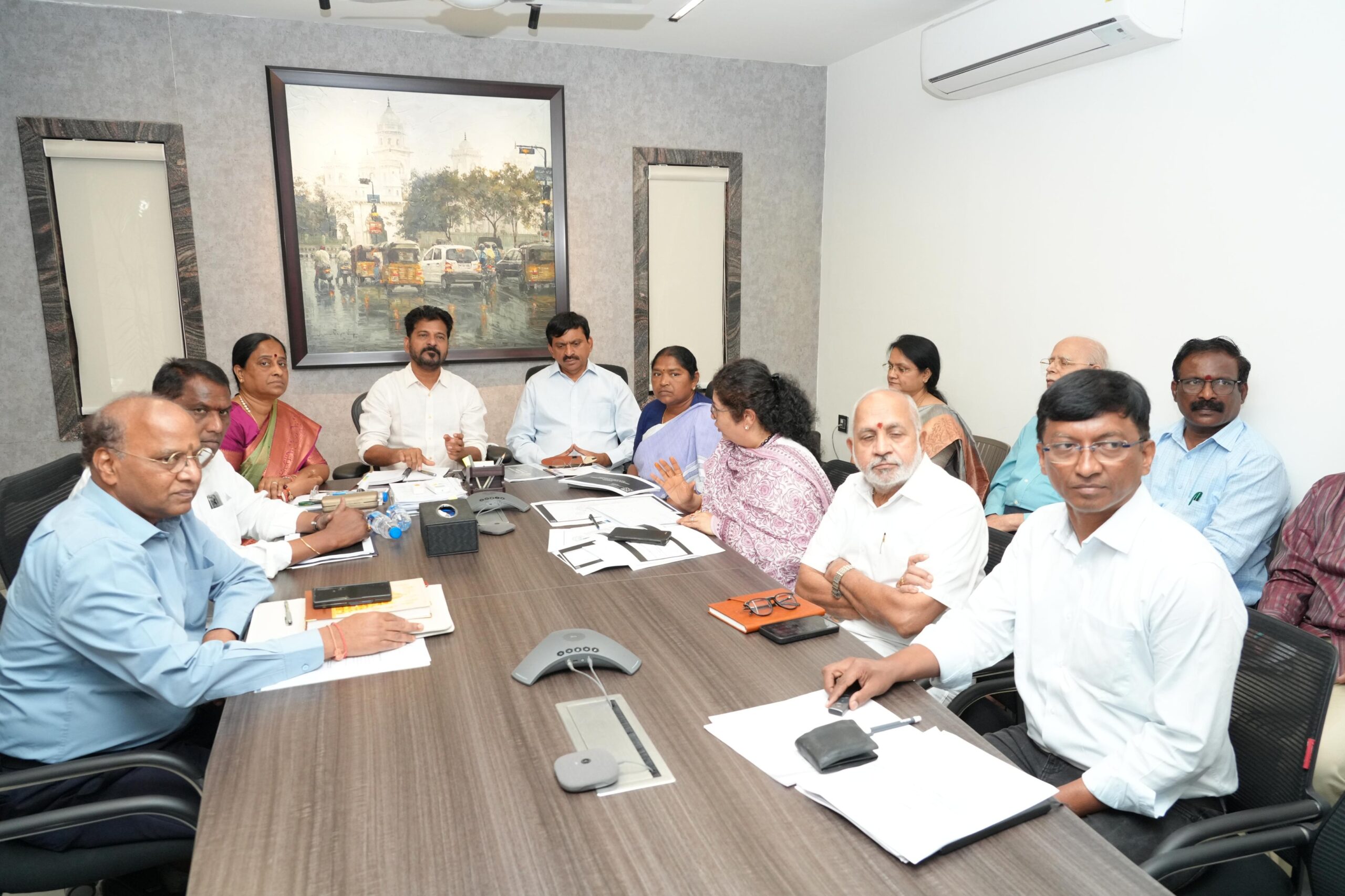 100 రోజుల్లో మేడారం అభివృద్ధి పనులు పూర్తి చేయాలి: సీఎం 100 రోజుల్లో మేడారం అభివృద్ధి పనులు పూర్తి చేయాలి: సీఎం