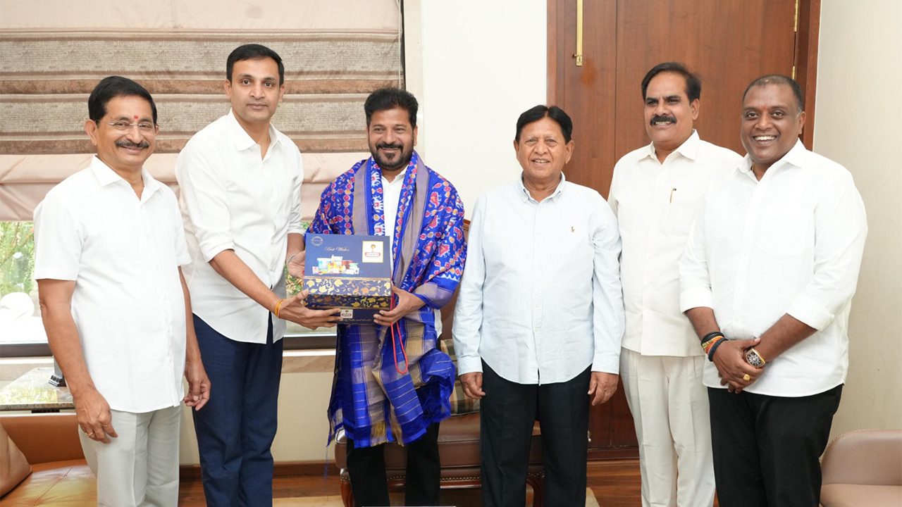 CM Revanth Reddy : డెయిరీ కార్పోరేషన్ పనితీరు భేష్ CM Revanth Reddy : డెయిరీ కార్పోరేషన్ పనితీరు భేష్