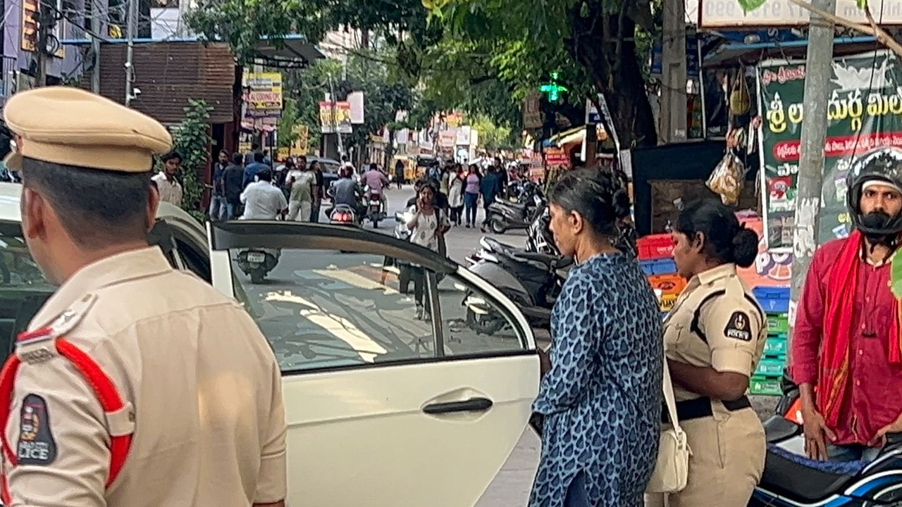 daughter-kills-mother-with-iron-rod-in-sr-nagar-hyderabad