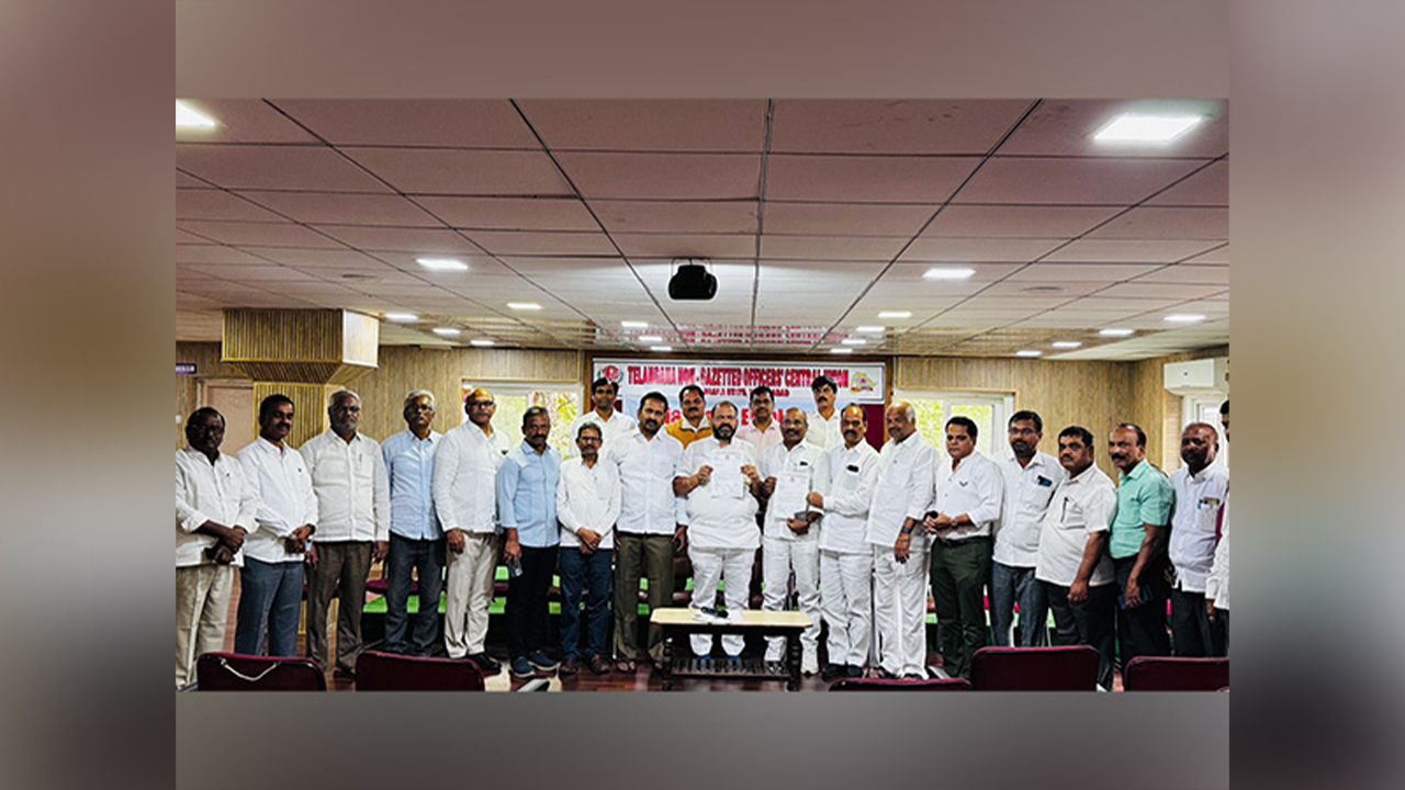 Flood Relief : వరద బాధితులకు తెలంగాణ ప్రభుత్వం రూ.1.30కోట్ల పరిహారం Flood Relief : వరద బాధితులకు తెలంగాణ ప్రభుత్వం రూ.1.30కోట్ల పరిహారం