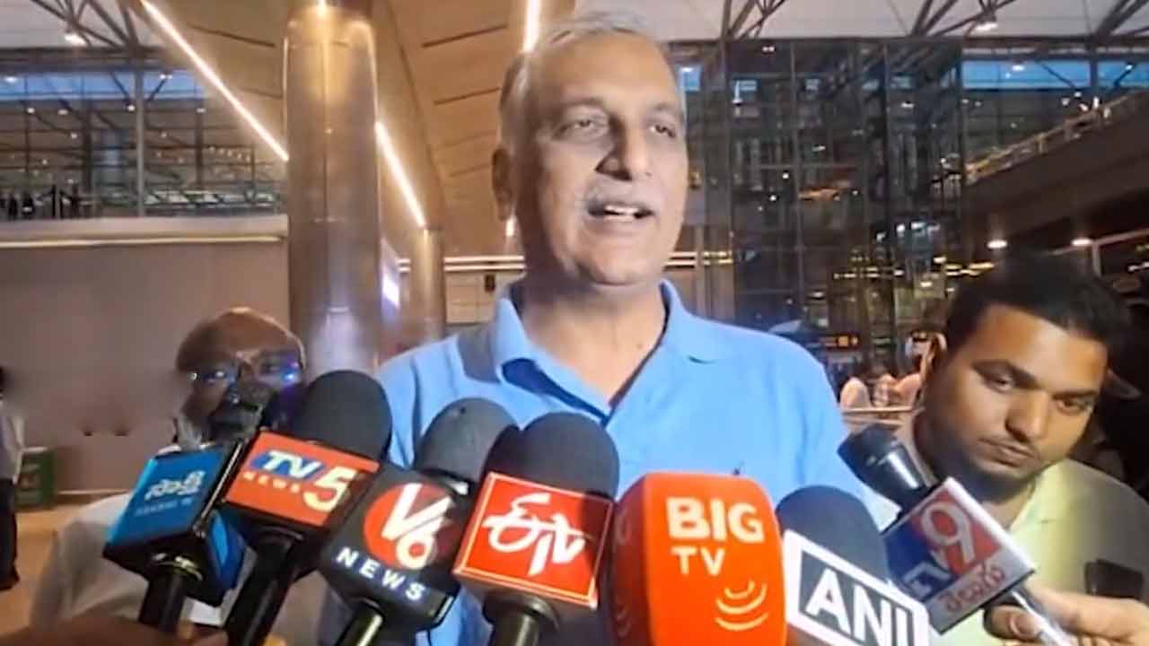 Harish Rao | వారి విజ్ఞతకే వదిలేస్తున్నా.. కవిత వ్యాఖ్యలపై హరీశ్రావు స్పందన ఇలా.. Harish Rao | వారి విజ్ఞతకే వదిలేస్తున్నా.. కవిత వ్యాఖ్యలపై హరీశ్రావు స్పందన ఇలా..