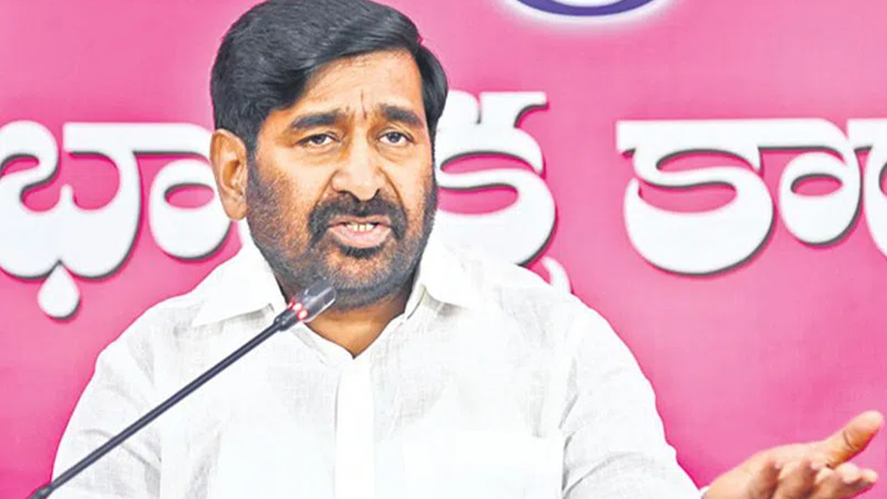 Jagadish Reddy : అనర్హత వేటును ఫిరాయింపు ఎమ్మెల్యేలు తప్పించుకోలేరు Jagadish Reddy : అనర్హత వేటును ఫిరాయింపు ఎమ్మెల్యేలు తప్పించుకోలేరు