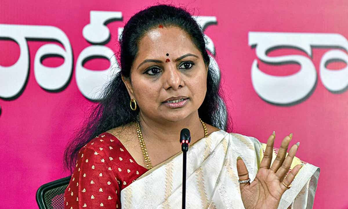 ఎవరి వెనుక.. ఎవరున్నారు? కల్వకుంట్ల కవిత ఆరోపణల్లో మర్మం? ఎవరి వెనుక.. ఎవరున్నారు? కల్వకుంట్ల కవిత ఆరోపణల్లో మర్మం?
