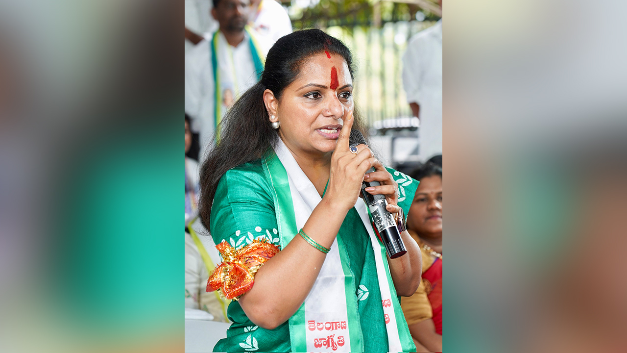 MLC Kavitha : రేపు ఉదయం ఎమ్మెల్సీ పదవికి కవిత రాజీనామా..? MLC Kavitha : రేపు ఉదయం ఎమ్మెల్సీ పదవికి కవిత రాజీనామా..?