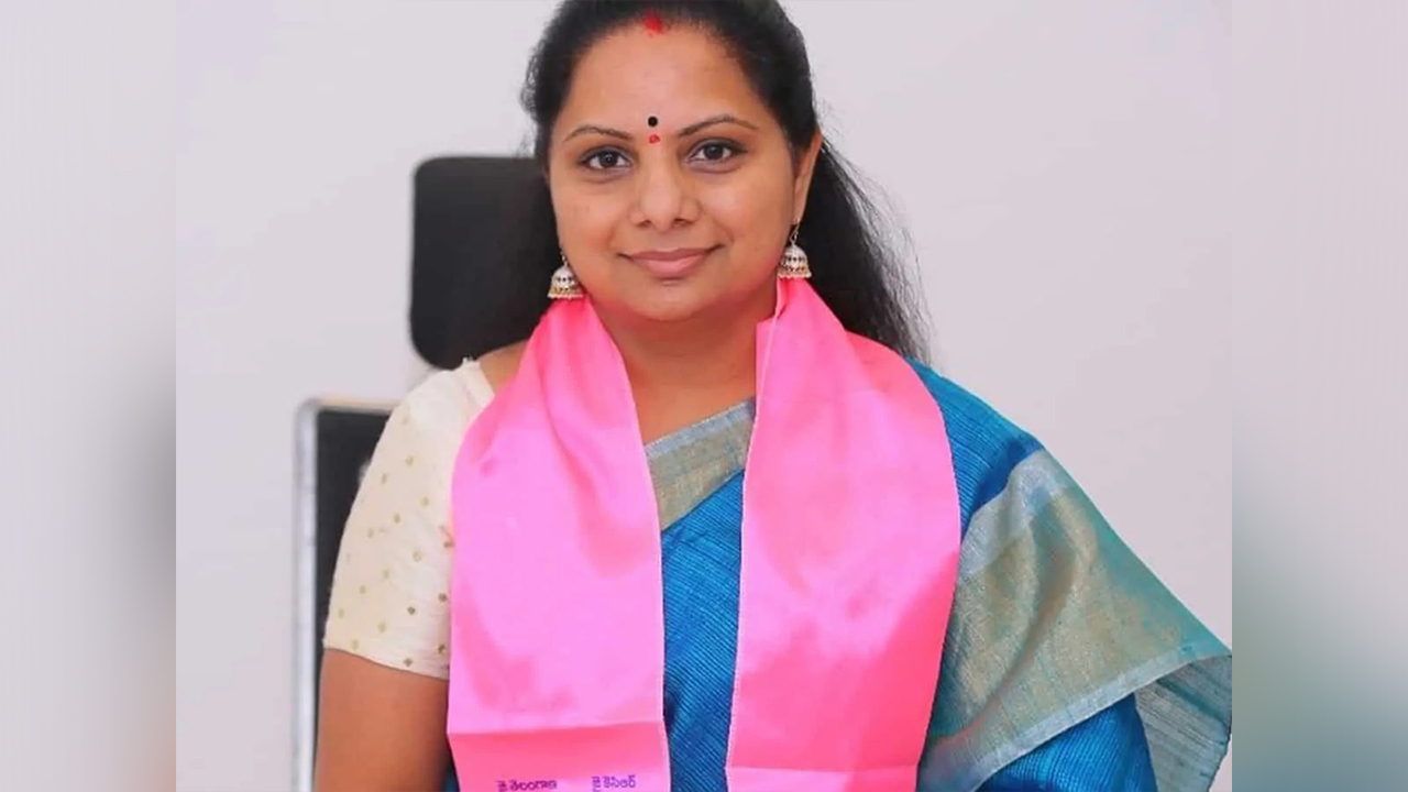 బీఆర్ఎస్ నుంచి సస్పెన్షన్: భవిష్యత్తు కార్యాచరణపై కవిత సమాలోచనలు బీఆర్ఎస్ నుంచి సస్పెన్షన్: భవిష్యత్తు కార్యాచరణపై కవిత సమాలోచనలు