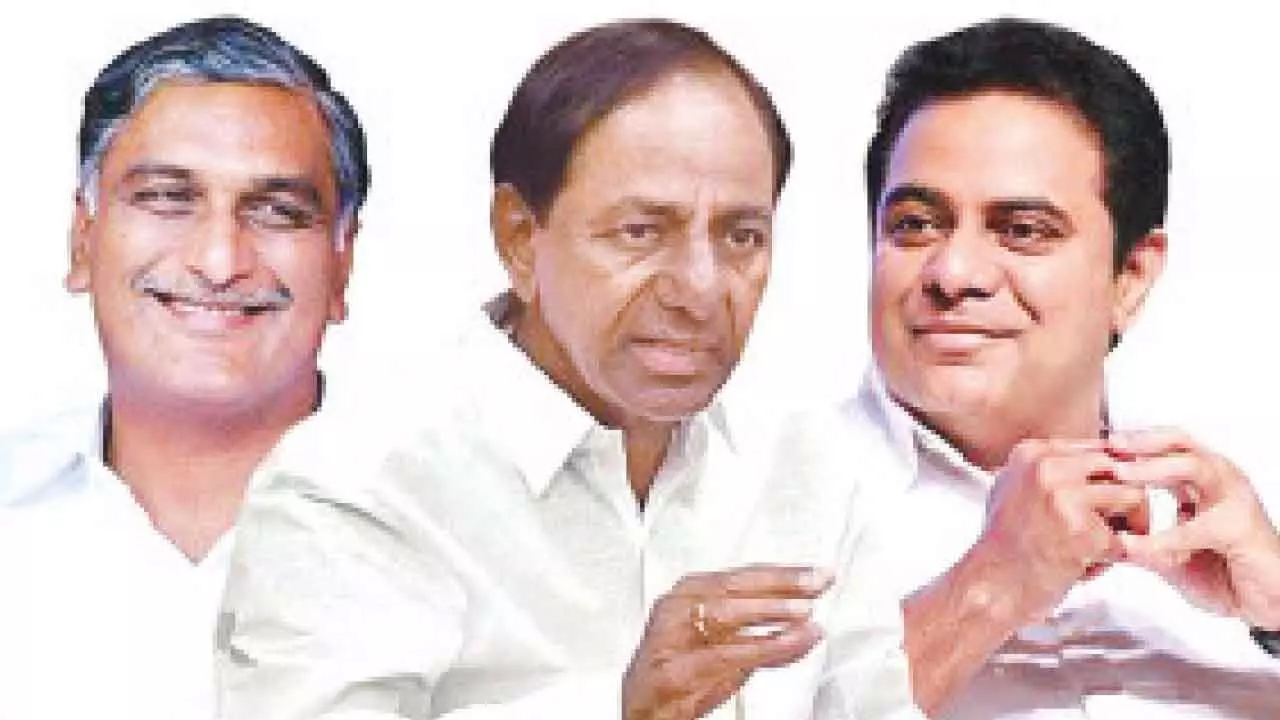 ఎర్రవెల్లిలో కేసీఆర్ తో భేటీయైన హరీష్ రావు ఎర్రవెల్లిలో కేసీఆర్ తో భేటీయైన హరీష్ రావు