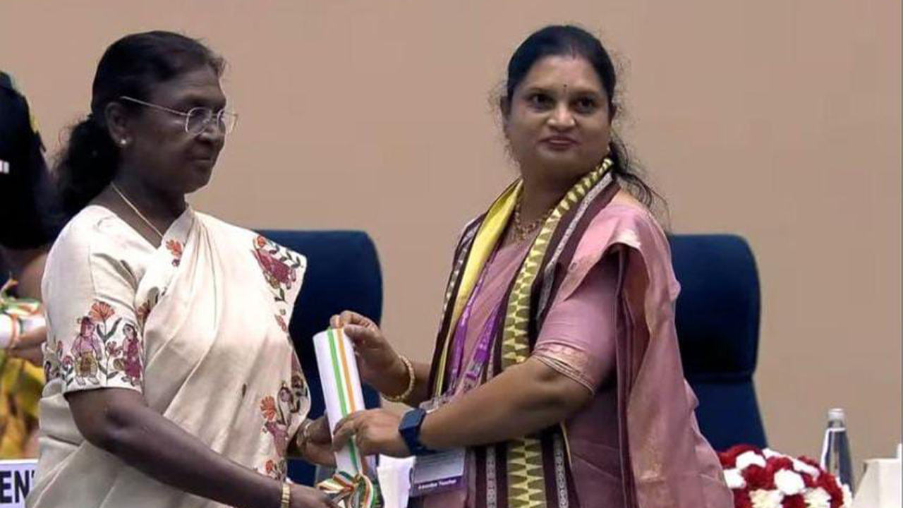 న్యాక్ ట్రైనర్కు జాతీయ అవార్డు రావడం పట్ల మంత్రి కోమటి హర్షం న్యాక్ ట్రైనర్కు జాతీయ అవార్డు రావడం పట్ల మంత్రి కోమటి హర్షం