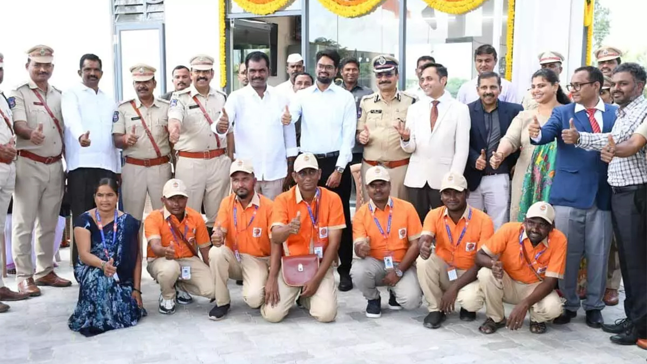 పోలీసులపై విశ్వసనీయత పెరిగింది : రాష్ట్ర పోలీసు హౌసింగ్ ఎండీ, ఐజీ రమేశ్ రెడ్డి పోలీసులపై విశ్వసనీయత పెరిగింది : రాష్ట్ర పోలీసు హౌసింగ్ ఎండీ, ఐజీ రమేశ్ రెడ్డి