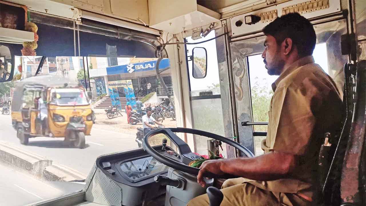 TGSRTC | ఈ 11 ఆర్టీసీ డిపోల డ్రైవర్లకు షాకింగ్ న్యూస్.. సెల్ఫోన్ వాడకంపై నిషేధం.. TGSRTC | ఈ 11 ఆర్టీసీ డిపోల డ్రైవర్లకు షాకింగ్ న్యూస్.. సెల్ఫోన్ వాడకంపై నిషేధం..