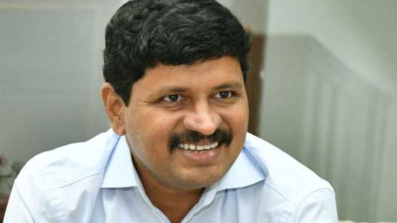 కవిత ఎఫెక్ట్…మాజీ ఎంపీ సంతోష్ రావు పై నేరెళ్ల బాధితుల ఫిర్యాదు కవిత ఎఫెక్ట్…మాజీ ఎంపీ సంతోష్ రావు పై నేరెళ్ల బాధితుల ఫిర్యాదు