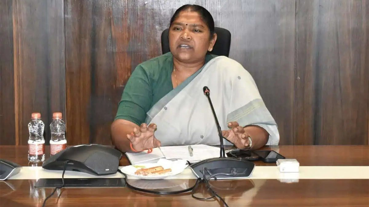 Seethakka : కవిత ఎపిసోడ్ ఓ పెద్ద రాజకీయ కుటుంబ డ్రామా Seethakka : కవిత ఎపిసోడ్ ఓ పెద్ద రాజకీయ కుటుంబ డ్రామా