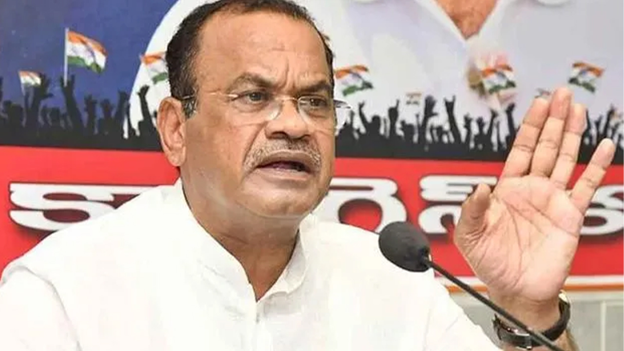 BJP Vs Congress : మంత్రి కోమటిరెడ్డి వర్సెస్ బీజేపీ..తోపులాట BJP Vs Congress : మంత్రి కోమటిరెడ్డి వర్సెస్ బీజేపీ..తోపులాట