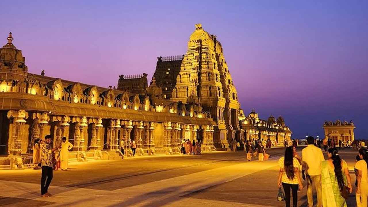 Lunar Eclipse | మధ్యాహ్నం 12 గంటలకు యాదాద్రి ఆలయం మూసివేత Lunar Eclipse | మధ్యాహ్నం 12 గంటలకు యాదాద్రి ఆలయం మూసివేత