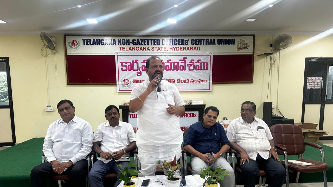 TNGO | ఉద్యోగుల సమస్యలను ప్రభుత్వం వెంటనే పరిష్కరించాలి : తెలంగాణ ఎన్జీవో నాయకులు