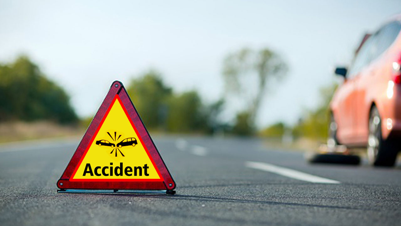 Bus Accidents In Telugu States : మరో రెండు ప్రైవేట్ ట్రావెల్స్ బస్సులకు ప్రమాదం Bus Accidents In Telugu States : మరో రెండు ప్రైవేట్ ట్రావెల్స్ బస్సులకు ప్రమాదం