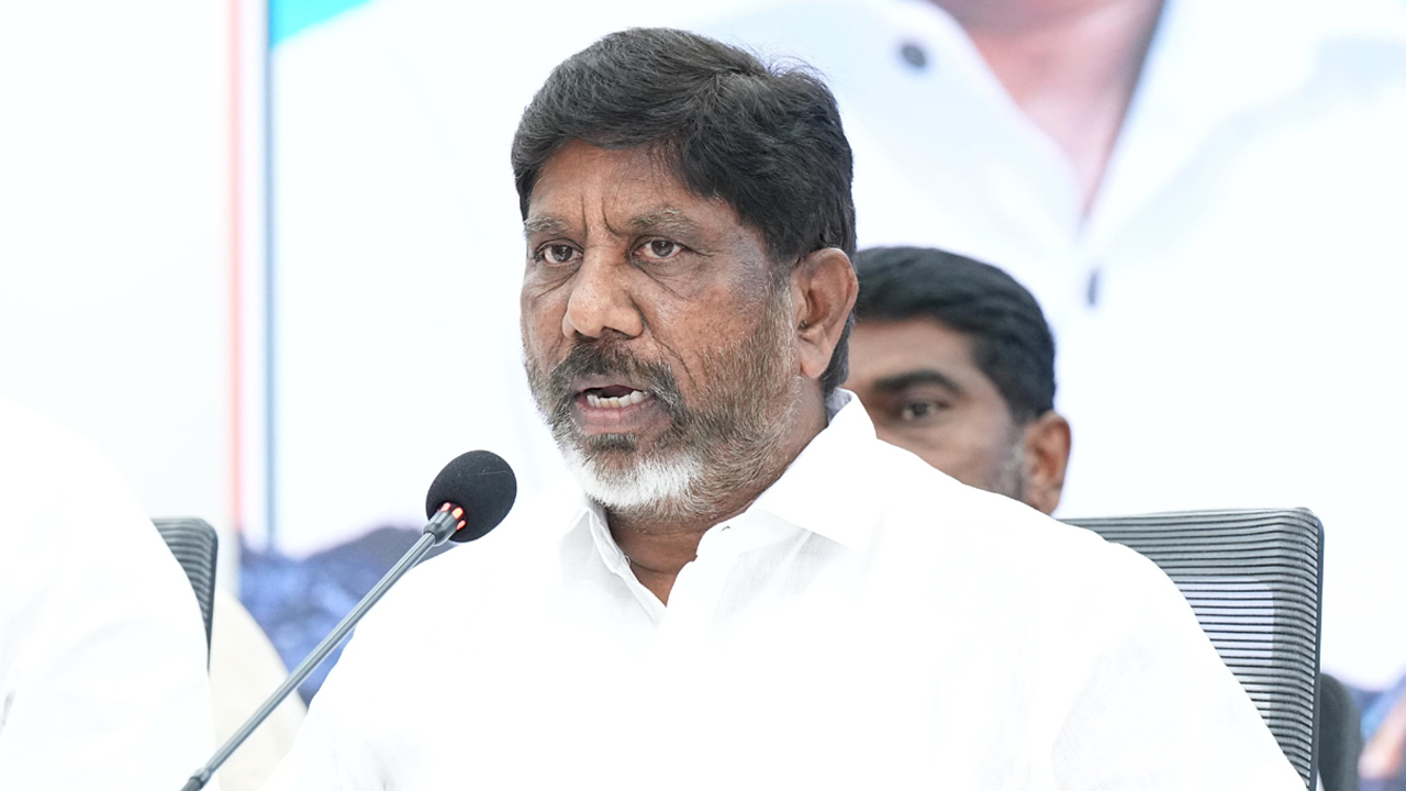 Diwali Bonus for Singareni Workers | సింగరేణి కార్మికులకు రూ.400కోట్ల దీపావళి బోనస్ : డిప్యూటీ సీఎం భట్టి Diwali Bonus for Singareni Workers | సింగరేణి కార్మికులకు రూ.400కోట్ల దీపావళి బోనస్ : డిప్యూటీ సీఎం భట్టి