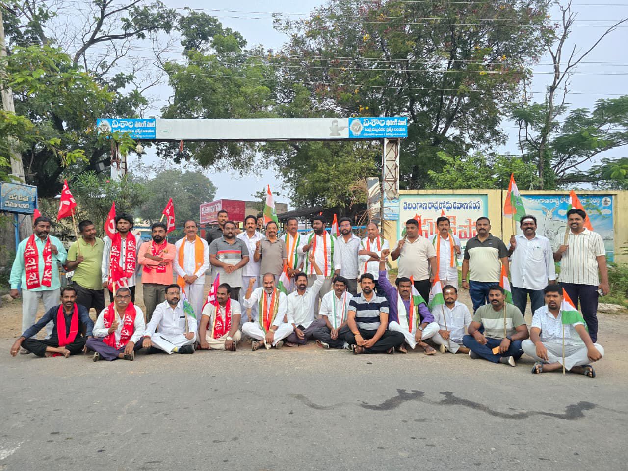 రాష్ట్రంలో ‘సై’.. ఢిల్లీలో ‘నై’ అంటున్న బీజేపీ : ఆది శ్రీనివాస్ రాష్ట్రంలో ‘సై’.. ఢిల్లీలో ‘నై’ అంటున్న బీజేపీ : ఆది శ్రీనివాస్