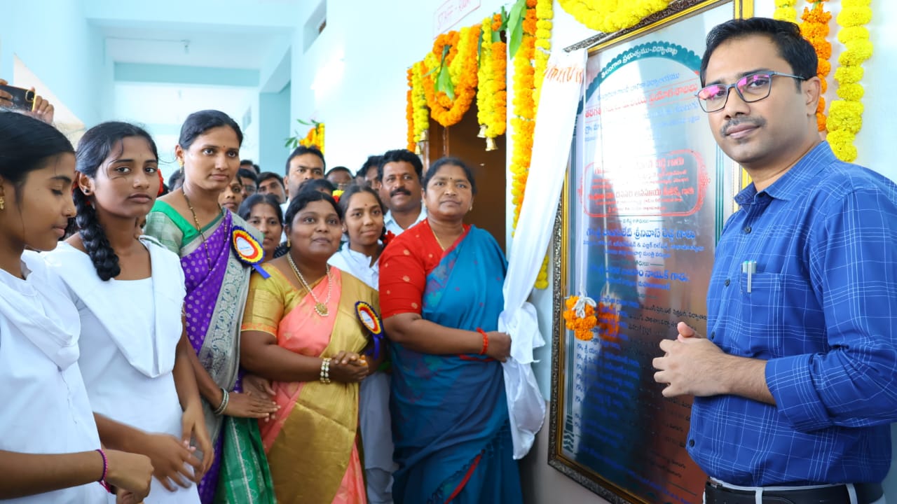 Minister Sitakka | బాలికలు ఉన్నత చదువులు చదవాలి : మంత్రి సీతక్క Minister Sitakka | బాలికలు ఉన్నత చదువులు చదవాలి : మంత్రి సీతక్క