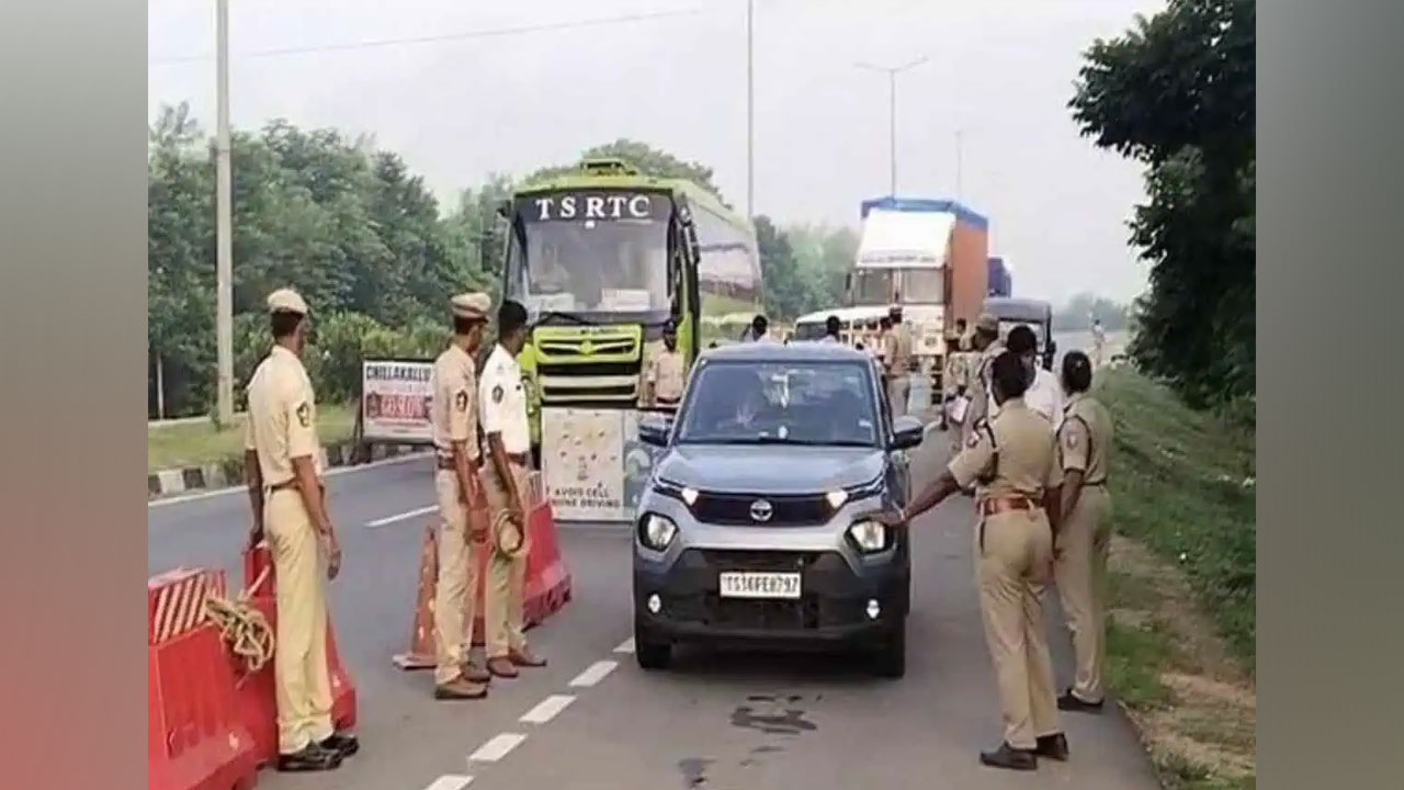 Telangana Transport Checkposts Abolished : సాయంత్రం 5 గంటల కల్లా రవాణ చెక్ పోస్ట్ లు ఎత్తి వేయండి- రవాణ శాఖ అధికారులను ఆదేశించిన సీఎం రేవంత్ రెడ్డి Telangana Transport Checkposts Abolished : సాయంత్రం 5 గంటల కల్లా రవాణ చెక్ పోస్ట్ లు ఎత్తి వేయండి- రవాణ శాఖ అధికారులను ఆదేశించిన సీఎం రేవంత్ రెడ్డి