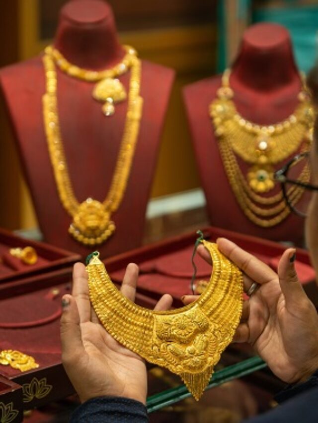 Gold | డబ్బులున్నాయని బంగారం కొంటున్నారా? అయితే తస్మాత్ జాగ్రత్త! Gold | డబ్బులున్నాయని బంగారం కొంటున్నారా? అయితే తస్మాత్ జాగ్రత్త!