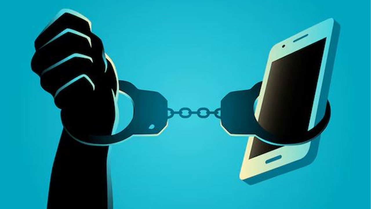 Digital Arrest : డిజిటల్ అరెస్టులపై రాష్ట్రాలకు సుప్రీంకోర్టు నోటీసులు Digital Arrest : డిజిటల్ అరెస్టులపై రాష్ట్రాలకు సుప్రీంకోర్టు నోటీసులు