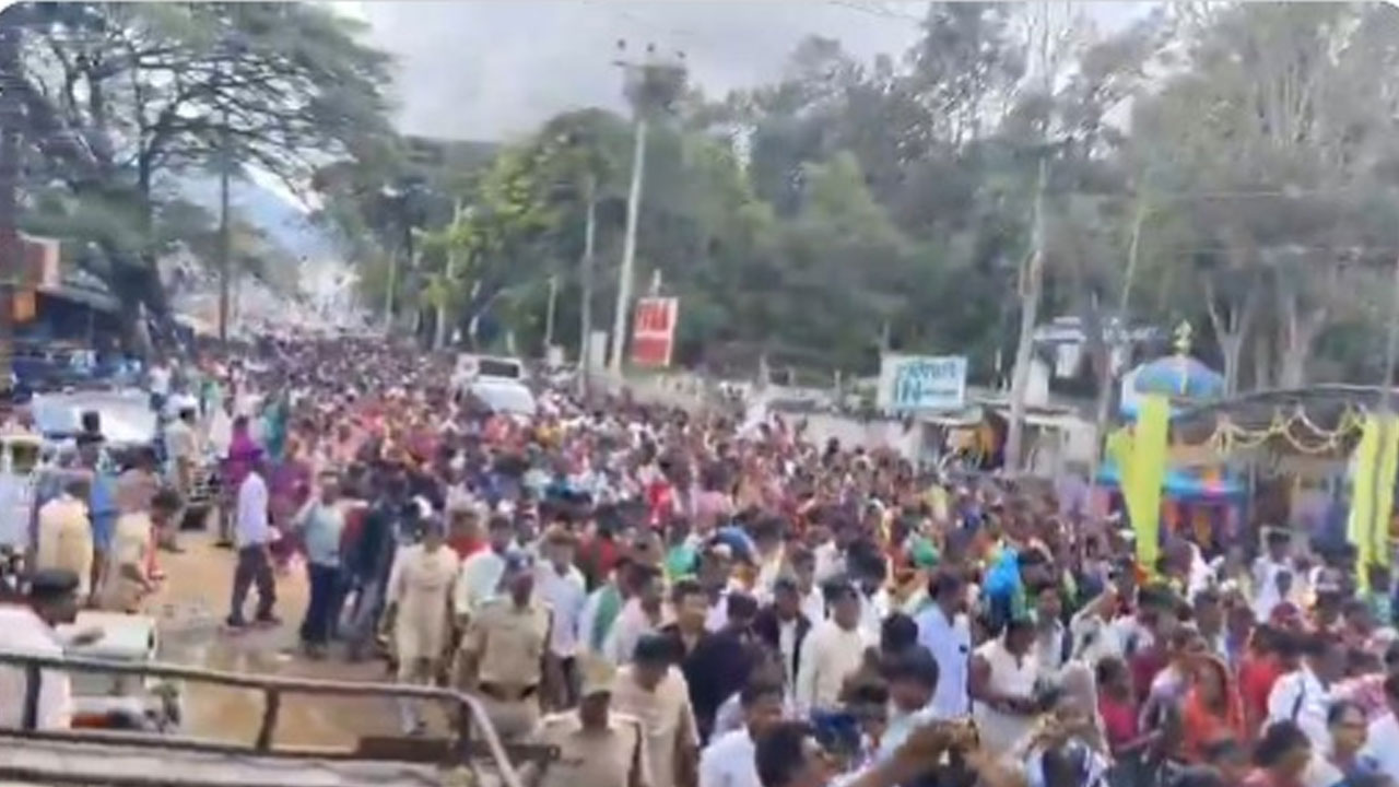 Tribals Protest Against Hydro Power Project | మన్యంలో ఆదివాసీల జంగ్ సైరన్..హైడ్రో ప్రాజెక్టును వ్యతిరేకిస్తూ ఆందోళన Tribals Protest Against Hydro Power Project | మన్యంలో ఆదివాసీల జంగ్ సైరన్..హైడ్రో ప్రాజెక్టును వ్యతిరేకిస్తూ ఆందోళన