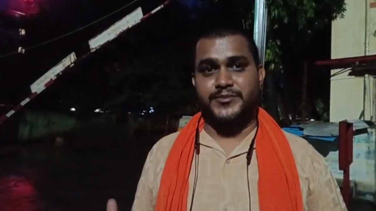 V Kaveri Travels | అగ్నికీలలకు 30 మంది వరకు సజీవదహనం.. ప్రత్యక్ష సాక్షి కథనం ఇదీ.. V Kaveri Travels | అగ్నికీలలకు 30 మంది వరకు సజీవదహనం.. ప్రత్యక్ష సాక్షి కథనం ఇదీ..