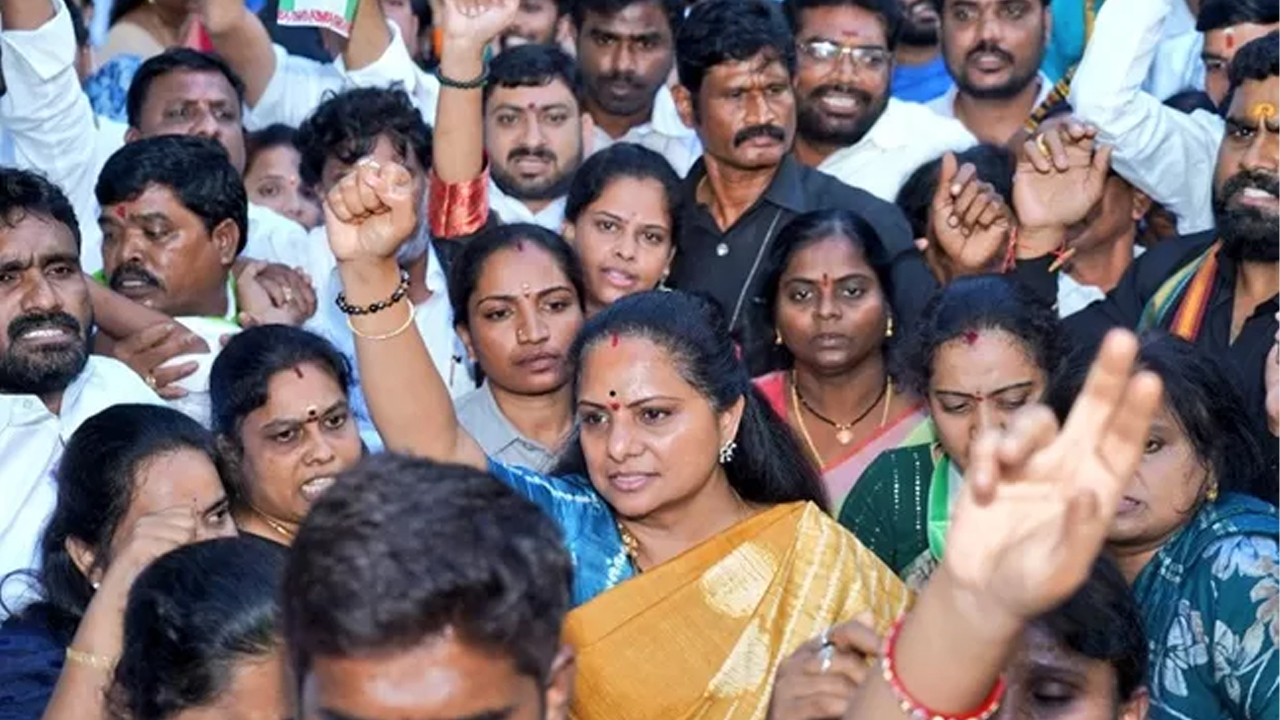 Kavitha Yatra Without KCR Photo | కేసీఆర్ ఫోటో లేకుండానే నా తెలంగాణ యాత్ర : కవిత Kavitha Yatra Without KCR Photo | కేసీఆర్ ఫోటో లేకుండానే నా తెలంగాణ యాత్ర : కవిత