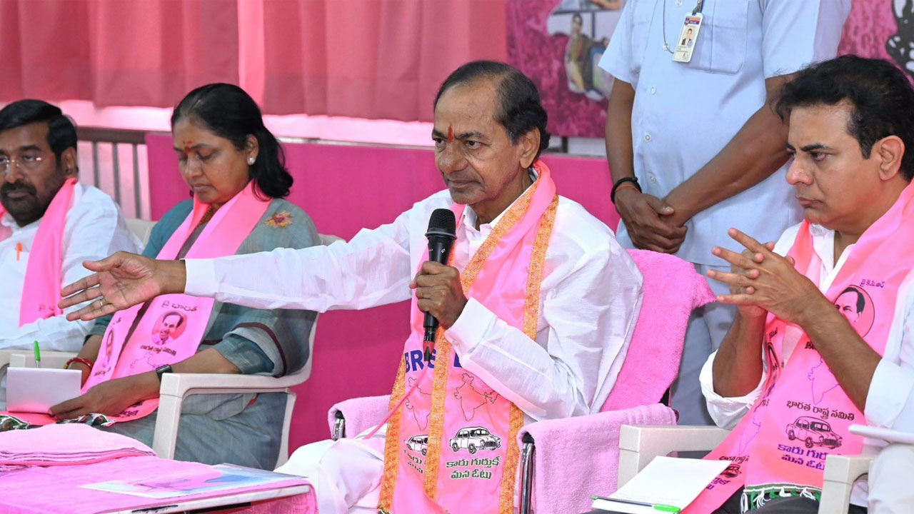 KCR : కాంగ్రెస్ రౌడీషీటర్ అభ్యర్థిని చిత్తుగా ఓడిస్తారు KCR : కాంగ్రెస్ రౌడీషీటర్ అభ్యర్థిని చిత్తుగా ఓడిస్తారు