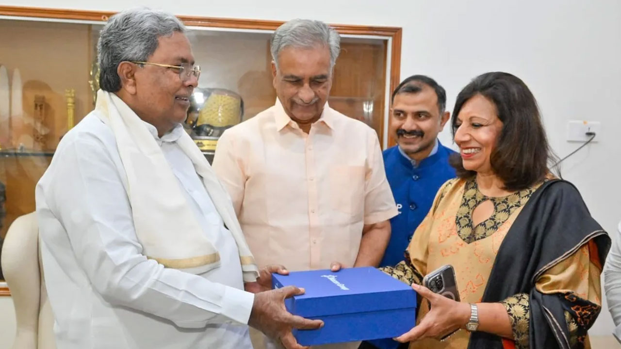 Kiran Mazumdar Shaw | నా విమర్శల్లో రాజకీయ కోణంలేదు.. కర్ణాటక సీఎం, డిప్యూటీలకు బయోకాన్ చైర్పర్సన్ వివరణ Kiran Mazumdar Shaw | నా విమర్శల్లో రాజకీయ కోణంలేదు.. కర్ణాటక సీఎం, డిప్యూటీలకు బయోకాన్ చైర్పర్సన్ వివరణ