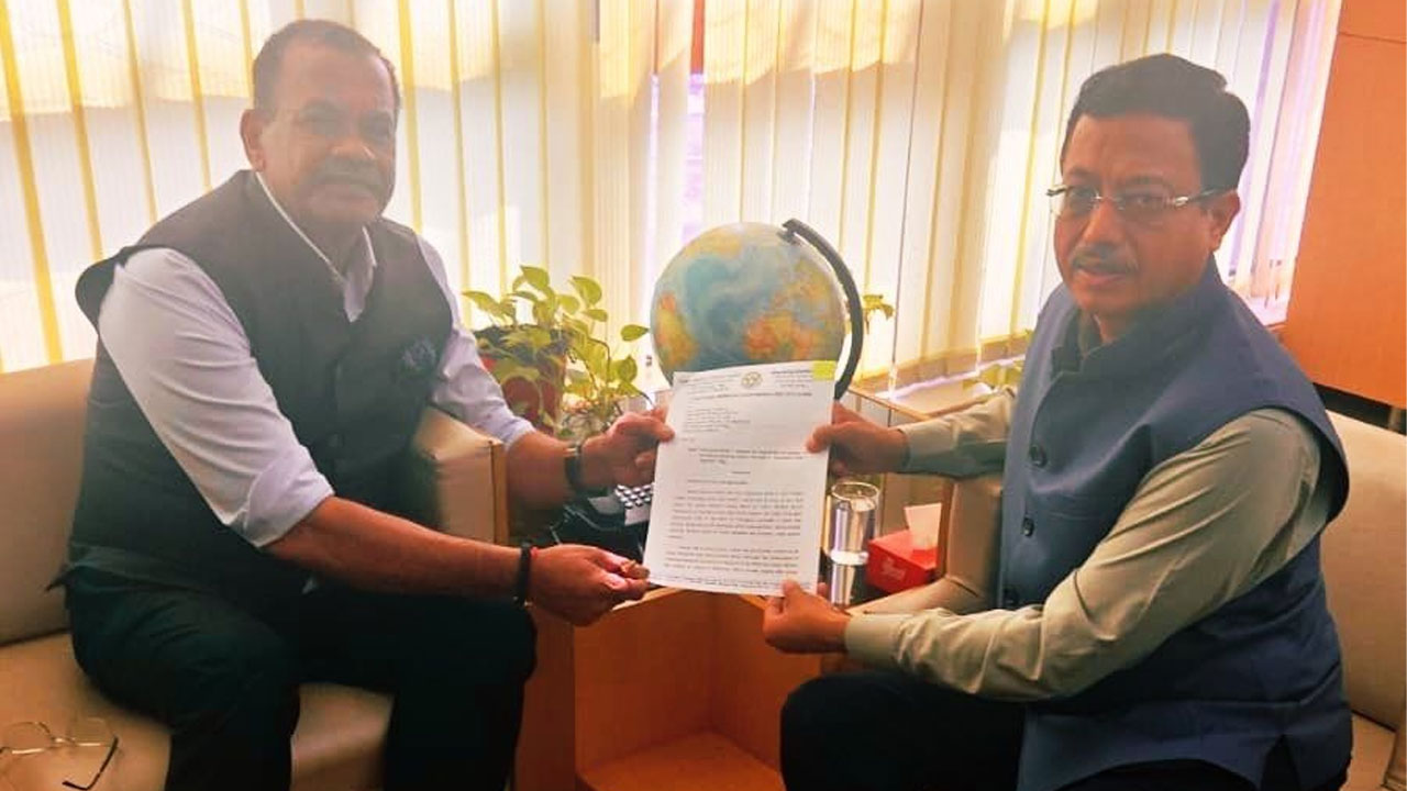 Komatireddy Venkata Reddy | తేమ శాతాన్ని పెంచి పత్తి కొనండి : సీసీఐ చైర్మన్ కు మంత్రి వెంకట్ రెడ్డి వినతి Komatireddy Venkata Reddy | తేమ శాతాన్ని పెంచి పత్తి కొనండి : సీసీఐ చైర్మన్ కు మంత్రి వెంకట్ రెడ్డి వినతి