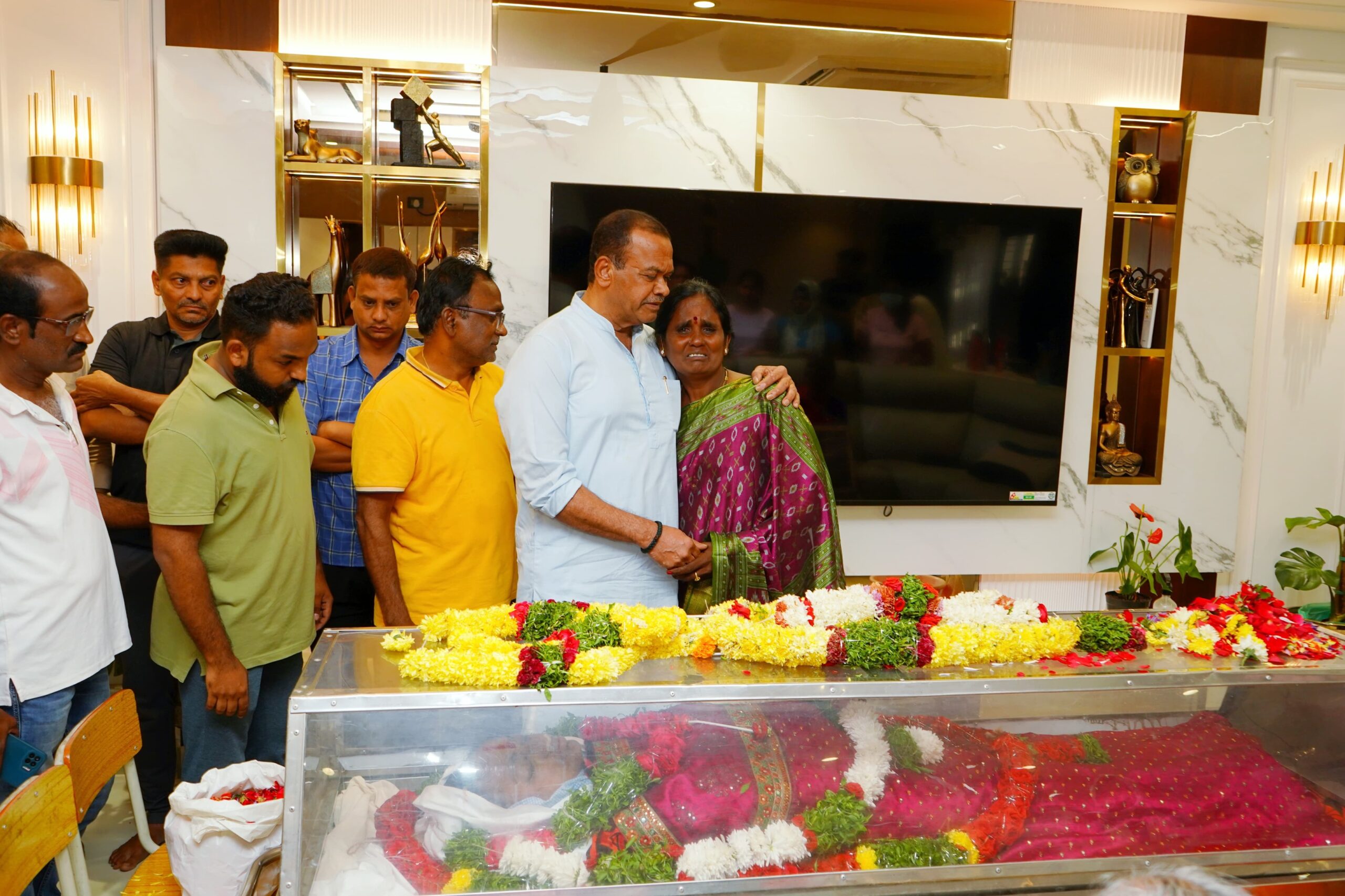 కోమటి రెడ్డి మంజుల మరణం పట్ల తీవ్ర దిగ్భ్రాంతి వ్యక్తం చేసిన మంత్రి కోమటి రెడ్డి కోమటి రెడ్డి మంజుల మరణం పట్ల తీవ్ర దిగ్భ్రాంతి వ్యక్తం చేసిన మంత్రి కోమటి రెడ్డి