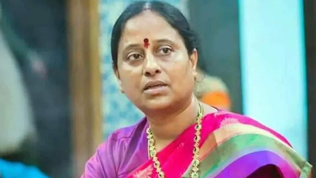 మంత్రి కొండా సురేఖ ఓఎస్డీపై సర్కార్ వేటు…తీవ్ర ఆరోపణలతో రేవంత్ సర్కార్ చర్యలు మంత్రి కొండా సురేఖ ఓఎస్డీపై సర్కార్ వేటు…తీవ్ర ఆరోపణలతో రేవంత్ సర్కార్ చర్యలు