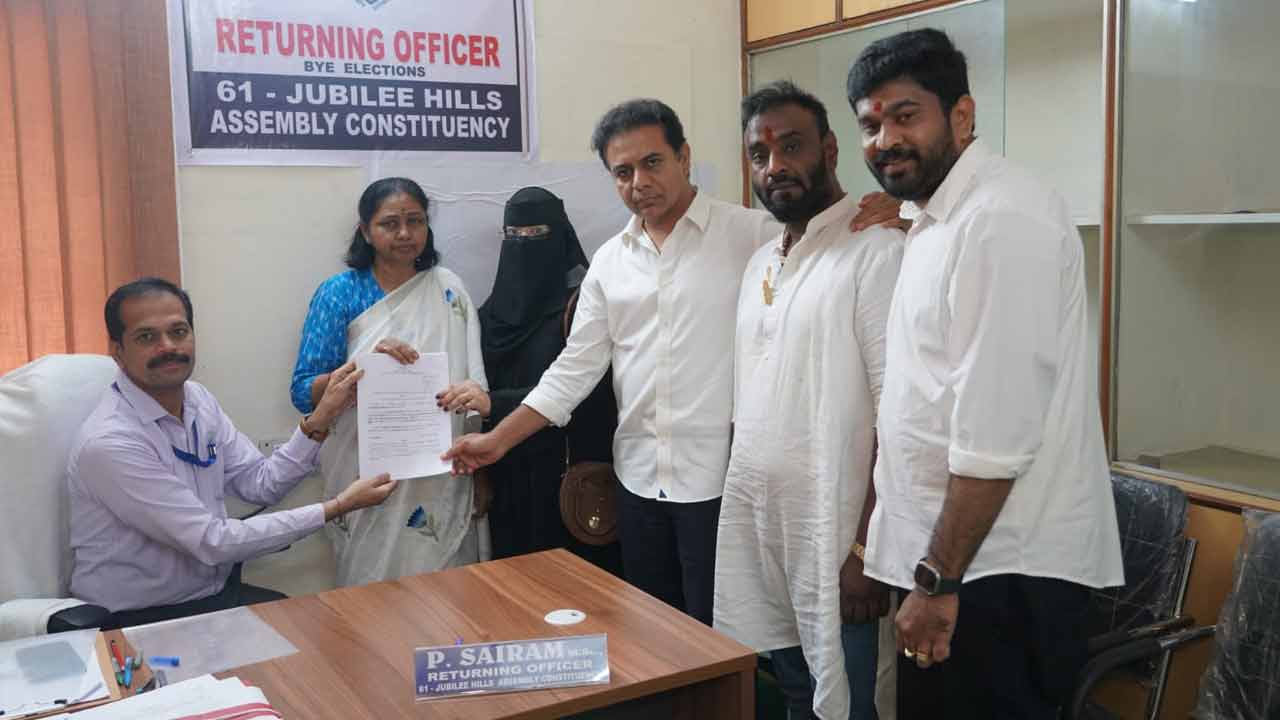 Maganti Sunitha | మాగంటి సునీత వద్ద 4 కిలోల బంగారం.. ఆస్తుల వివరాలు ఇవే Maganti Sunitha | మాగంటి సునీత వద్ద 4 కిలోల బంగారం.. ఆస్తుల వివరాలు ఇవే
